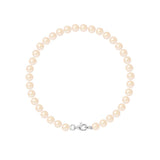 Le bracelet NOELYSE de Perlinea est composé de perles de culture d'eau douce roses de 5/6 mm et d'un fermoir mousqueton en argent, élégamment disposées en cercle sur un fond blanc.