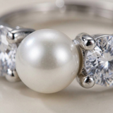Anello in argento e perla bianca | Leane