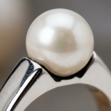Anello con perla coltivata bianca | Irina