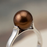 Anello- Perle coltivate d'acqua dolce- Diametro rotondo 7-8 mm Cioccolato- Misura 48 (EU)- Oro bianco