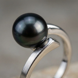 Anello con perla coltivata - Rotonda 8-9 mm Nera Tahiti - Oro bianco