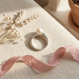Anello con perla coltivata bianca | Irina