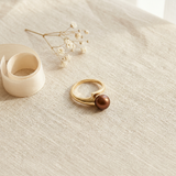 Anello- Perle coltivate d'acqua dolce- Diametro rotondo 8-9 mm Cioccolato- Misura 48 (EU)- Oro giallo