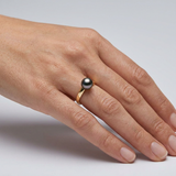 Anello in oro giallo con una magnifica perla di Tahiti