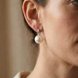 Orecchini in argento e perle coltivate bianche | Moea