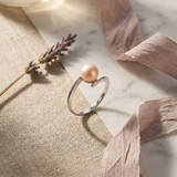 Anello- Perle coltivate d'acqua dolce- Diametro rotondo 7-8 mm Rosa- Misura 48 (EU)- Oro bianco
