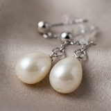 Orecchini pendenti in oro bianco e perle bianche | Lolita