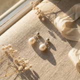 Orecchini in oro bianco e perle bianche | Abi