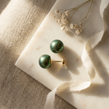 Orecchini - Perle coltivate d'acqua dolce - Bottone Diametro 9-10 mm Verde intenso - Gioielli da donna - Oro giallo
