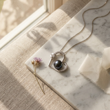 Collana in argento e perle nere
