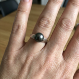 Anello in oro bianco e perla di Tahiti | Melia