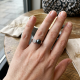 Bracciale rigido moderno - Bottone di perla coltivata d'acqua dolce da 8-9 mm Nera di Tahiti - Argento sterling 925