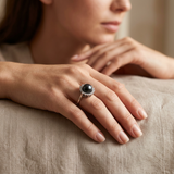 Anello in argento e perla nera | Felicia
