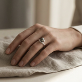 Anello in oro bianco con perla di Tahiti | Già