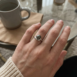 Anello in oro bianco con perla di Tahiti | Già