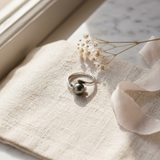 Anello in oro bianco con perla di Tahiti | Già