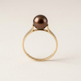Anello- Perle coltivate d'acqua dolce- Diametro rotondo 7-8 mm Cioccolato- Misura 48 (EU)- Oro giallo