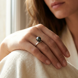 Anello con perla coltivata - Rotonda 8-9 mm Nera Tahiti - Oro bianco