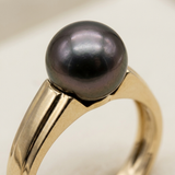 Anello in oro giallo con una magnifica perla di Tahiti