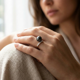 Anello- Perle coltivate rotonde 8-9 mm Nero Tahiti- Oro bianco- Diamanti