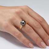 Anello in oro giallo con una magnifica perla di Tahiti | Melia