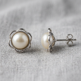 Orecchini - Perle coltivate d'acqua dolce bianche a forma di fiore - Argento 925 millesimi