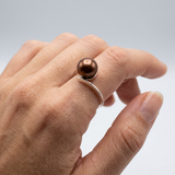 Anello- Perle coltivate d'acqua dolce- Diametro rotondo 7-8 mm Cioccolato- Misura 48 (EU)- Oro bianco