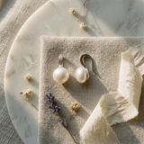 Orecchini in argento e perle coltivate bianche | Moea