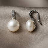 Orecchini in argento e perle coltivate bianche | Moea