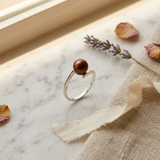 Anello- Perle coltivate d'acqua dolce- Diametro rotondo 7-8 mm Cioccolato- Misura 48 (EU)- Oro bianco