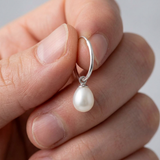 Orecchini a cerchio in argento e perle | Serena